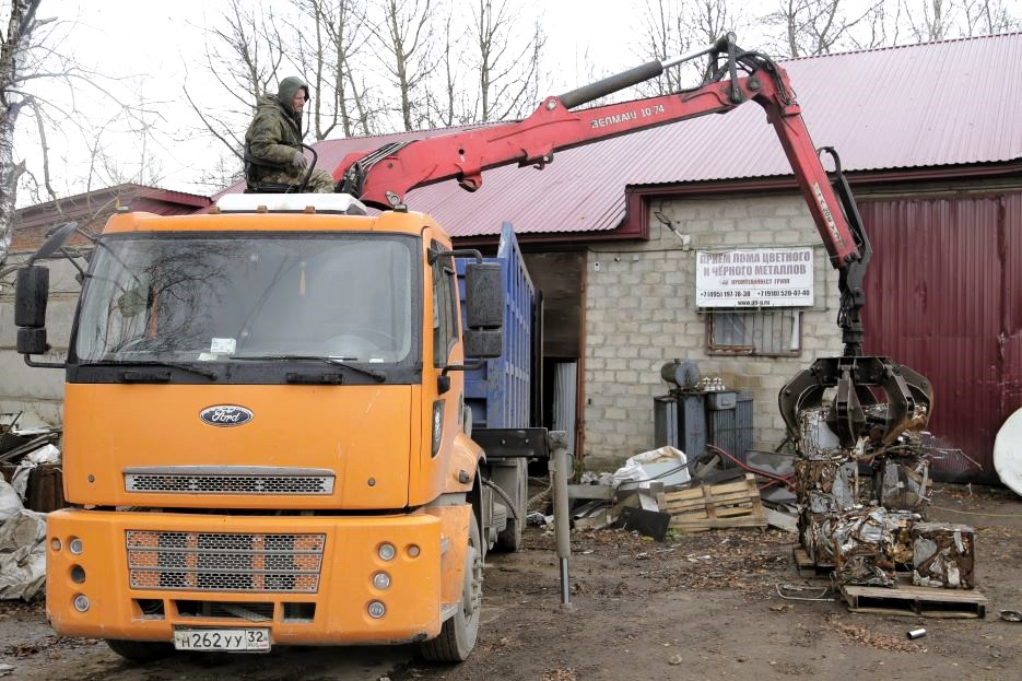 Вывоз строительного мусора манипулятором в Обнинске