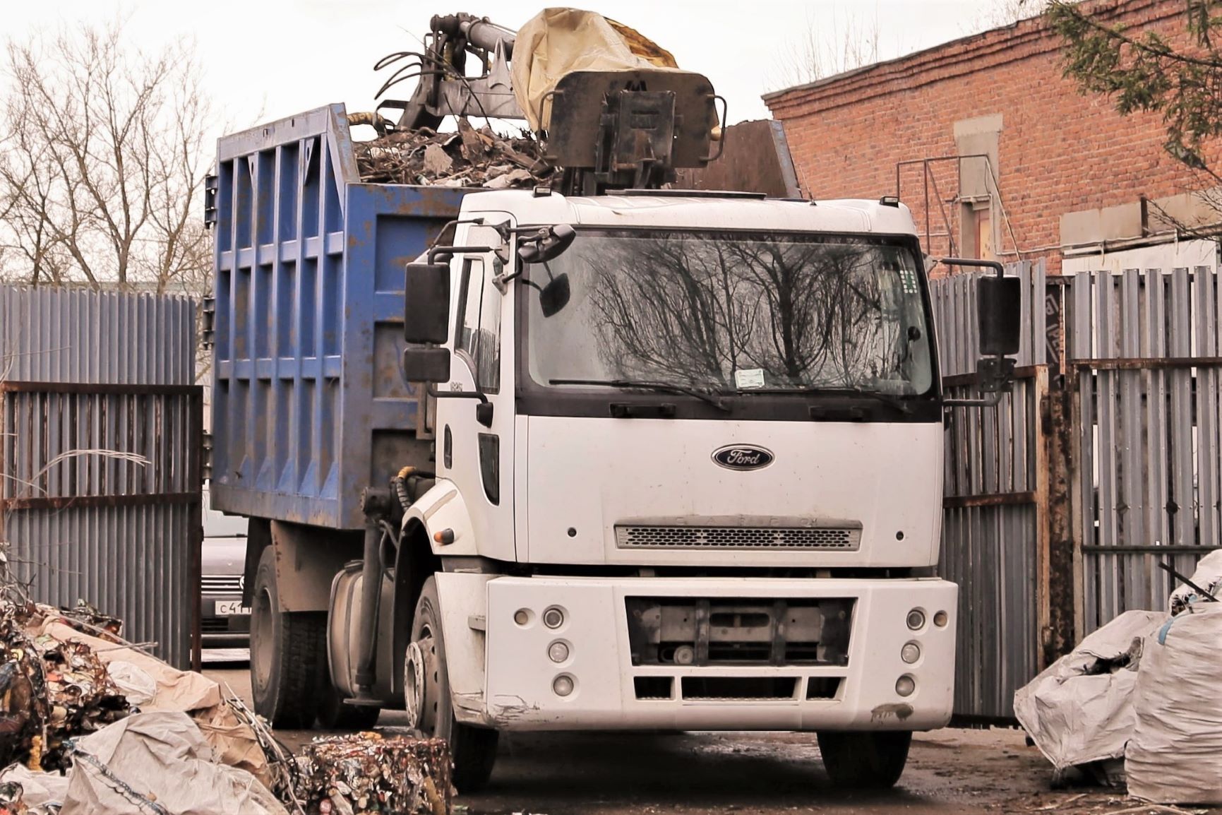 Вывоз мусора ломовозом в Ворсино loading=